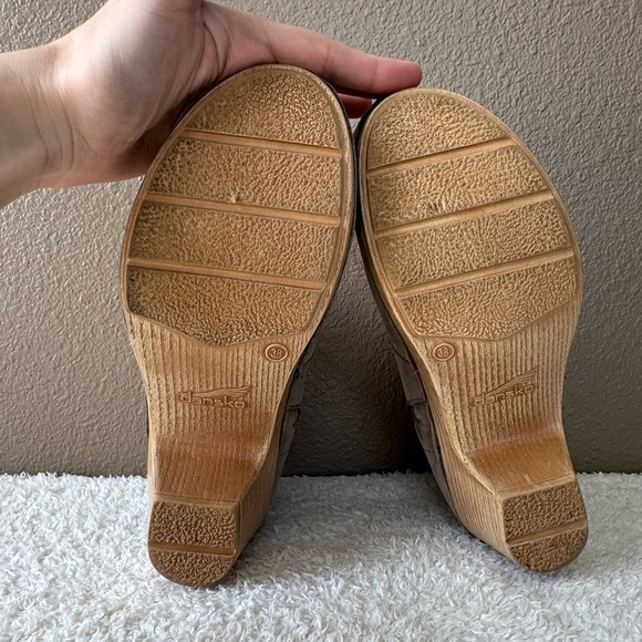 Dansko Maria Nubuc Booties boots suede tan EUC - Picture 10 of 11